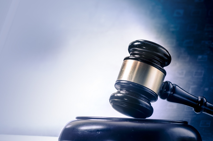 上海刑事案件律師解析：自行辯護還是請律師代理？